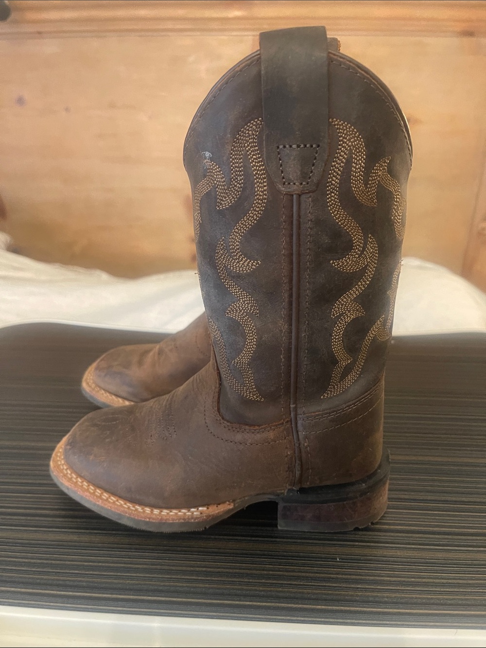 CODY JAMES BOYS' NASH DISTRESSED WESTERN BOOTS - BROAD SQUARE TOE SZ 10